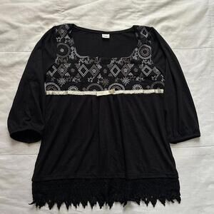 Axes Femme Black white embroidered bib peasant blouse lace trim Size medium